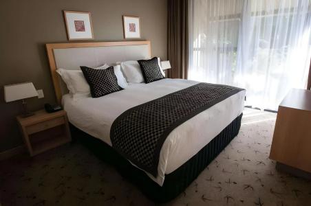 Rydges - 32