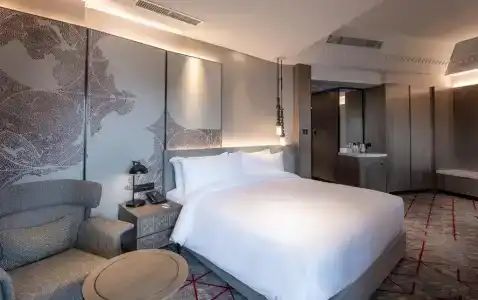 DoubleTree by Hilton Lakeside - 45