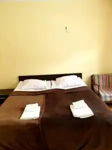 Red Stone Guest House - 4