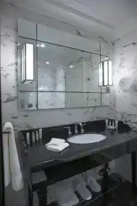 Boutique La Roche - 8