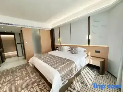 Kunming Zhong Huang - 44
