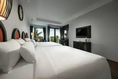 Shining Riverside & Spa - 3