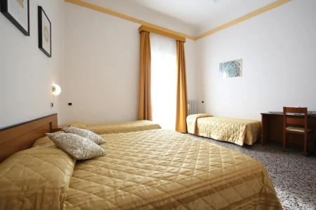 4F Boutique Florence - 3