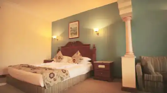 Titanic Palace - Families and Couples only - 2