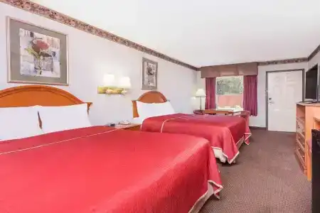 La Quinta by Wyndham-Hamilton Place - 3
