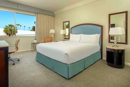 The Beverly Hilton - 80