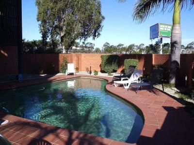 Kingsford Smith - 11