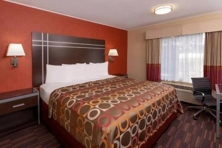 Best Western Plus Raffles Inn & Suites - 33