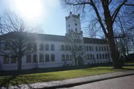 Am Schloss Aurich - 3