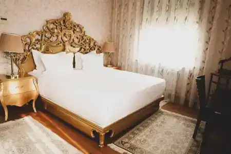 Royal Residence - 211