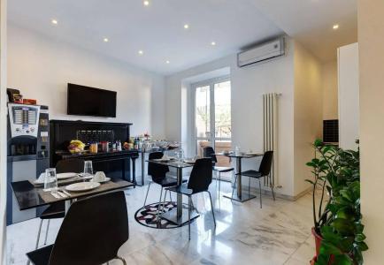 Little Rhome Suites - 16
