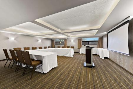 Best Western Plus North York & Suites - 23