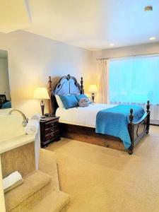 Breakers Boutique Inn - 100