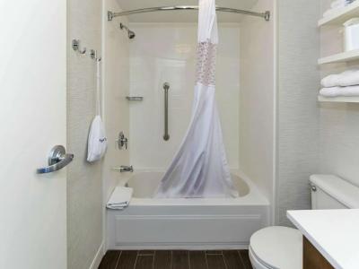 Hampton Inn-Naval Base - 43