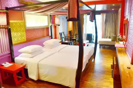 SeaCono Patong Beach Front - 160
