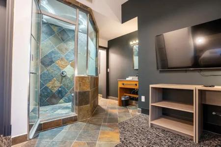 Days Inn & Suites by Wyndham - 48