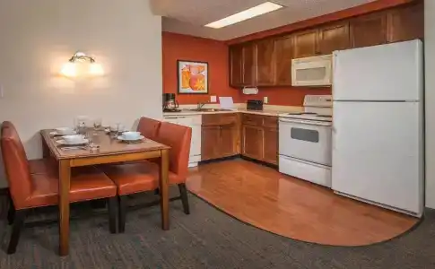 Residence Inn by Marriott Airport - 18