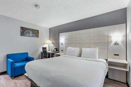 Days Inn by Wyndham Savannah Gateway I-95 - 1
