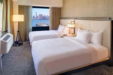 DoubleTree by Hilton & Suites - 74