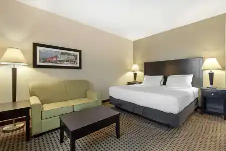 Best Western Pacific Inn - 80