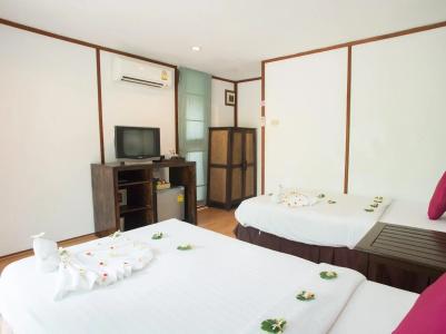 B52 Beach Resort - 1
