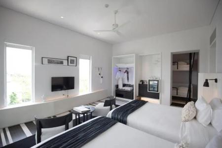 Veranda Pool Suite - 60