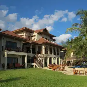Sara Beachfront Boutique - 34