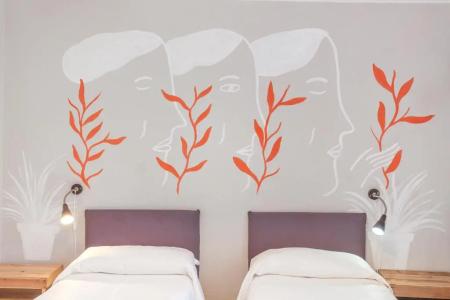 Tomato Backpackers - 90