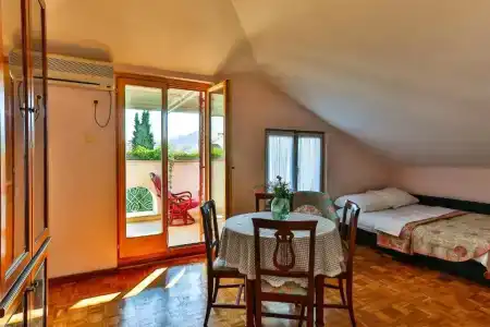 Villa Velzon Guesthouse - 49