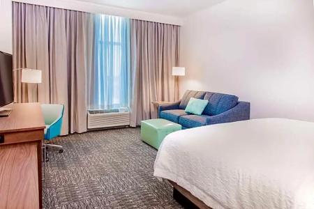 Hampton Inn & Suites Beach-Beachfront - 85