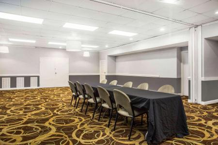 Quality Inn & Suites University Area - 11