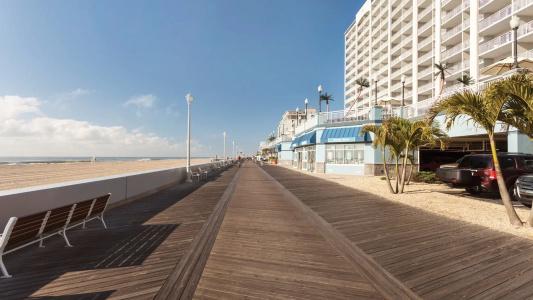 Holiday Inn & Suites, An Ihg - 35