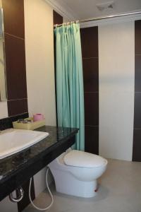 Seng Hout - 28
