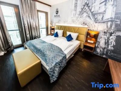 Best Western Plus Royal Suites - 33