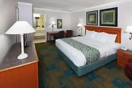 La Quinta Inn by Wyndham Austin Oltorf - 25