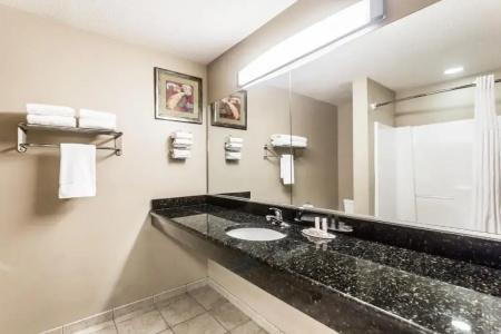 Days Inn & Suites by Wyndham - 131