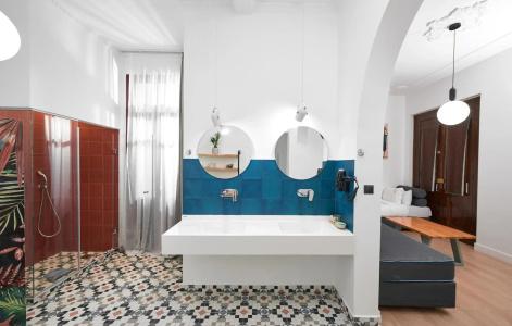 Maroon Bottle Boutique Suites - 32