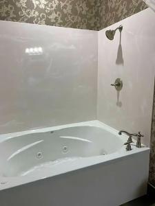 Quality Inn South - 75