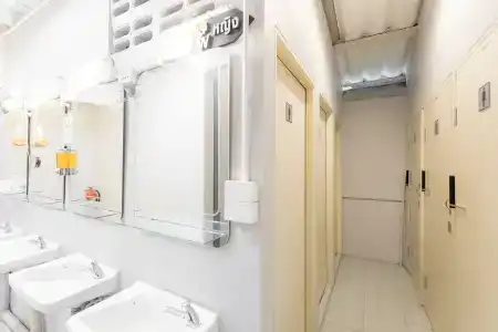 Hostel Lemon Siam Petchaburi Road - 8