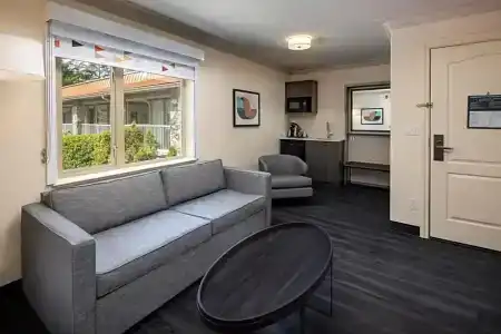 Elk Lake Inn & Suites - 89