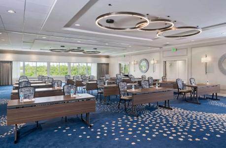 DoubleTree Suites by Hilton - 25