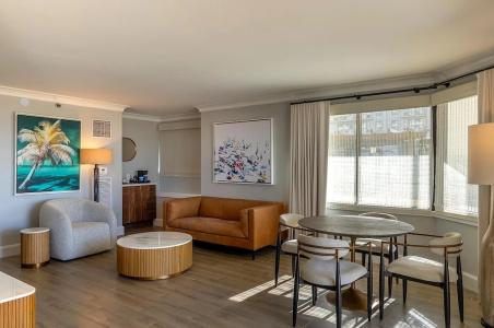 The Waterfront Beach Resort, A Hilton - 216