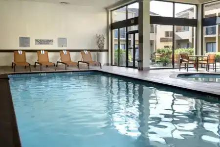 Courtyard by Marriott - 13