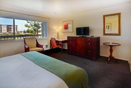Coast River Inn By Oyo - 5