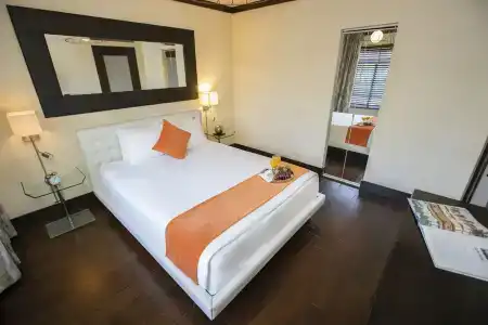 Lincoln Arms Suites - 5