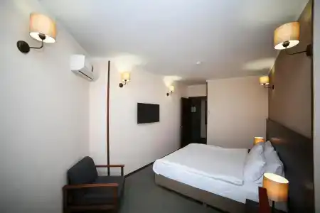 Corner Inn - 4
