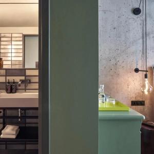 Gekko House Frankfurt, a Tribute Portfolio - 7