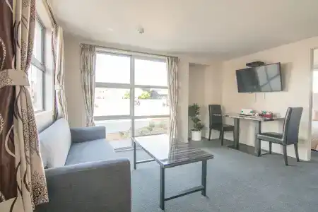 315 Riccarton - 7
