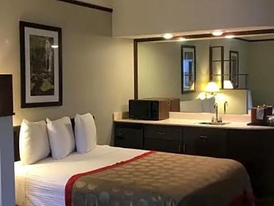 Ramada by Wyndham Portland Airport - 43
