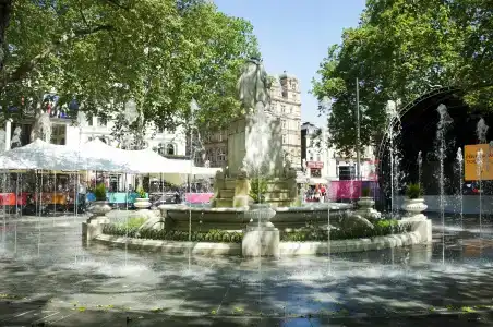 Premier Inn Leicester Square - 10